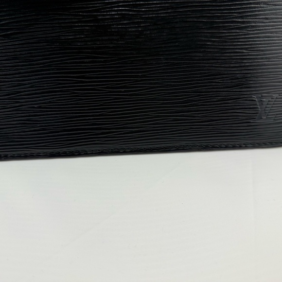 Louis Vuitton Black Riviera with Structured Design and Glossy Finish Leather - Picture 4 of 10